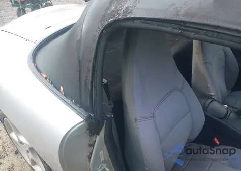 2005 Mazda Mx-5 Miata Cloth из США, поврежденный, VIN JM1NB353950412770